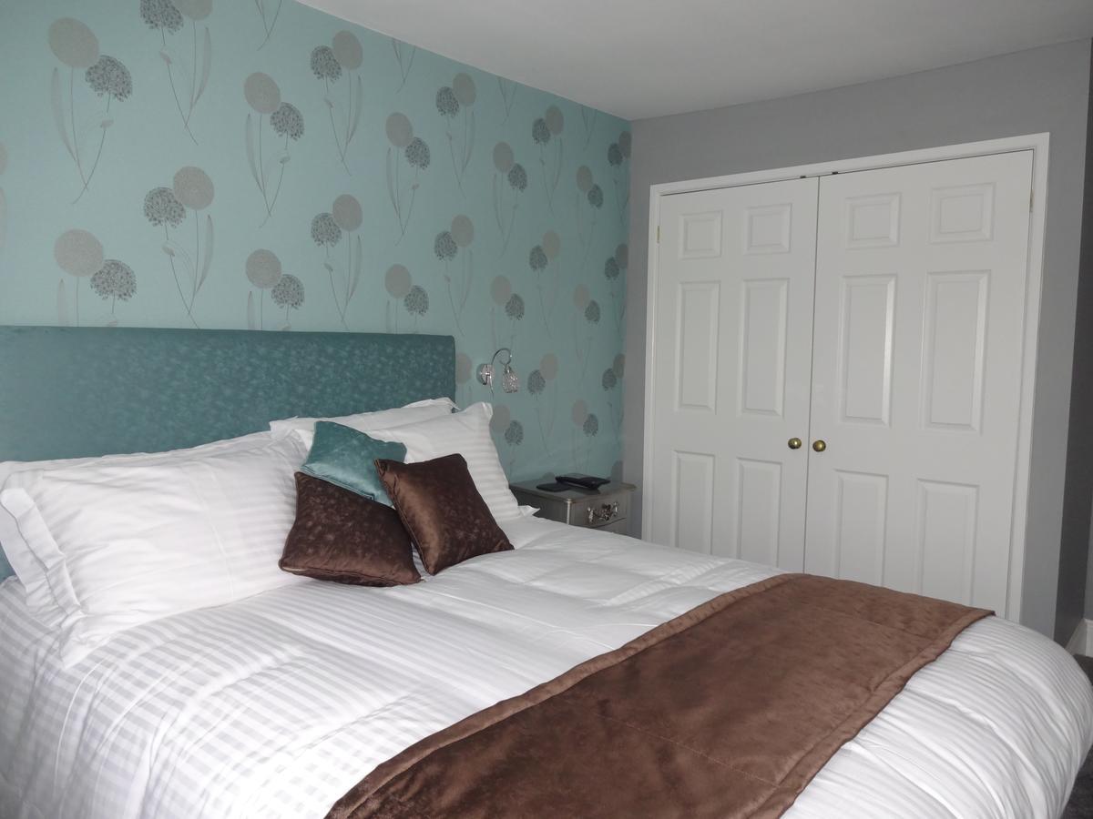 The Snooty Fox Warminster Hotel Exterior photo